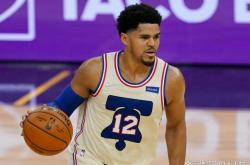 开云体育-76人球员轮换频繁，如何调整战术避免混乱？