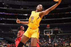 开云体育在线-球队换帅后状态回勇，连续取胜