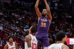 开云体育-塞尔维亚男篮横扫火箭，恩比德送出助攻