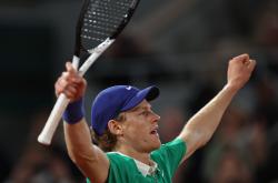 开云体育平台APP-美网翻盘法网，辛纳带队取胜