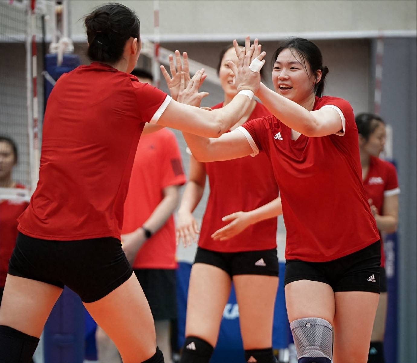 国家队备战友谊赛，士气高涨的简单介绍