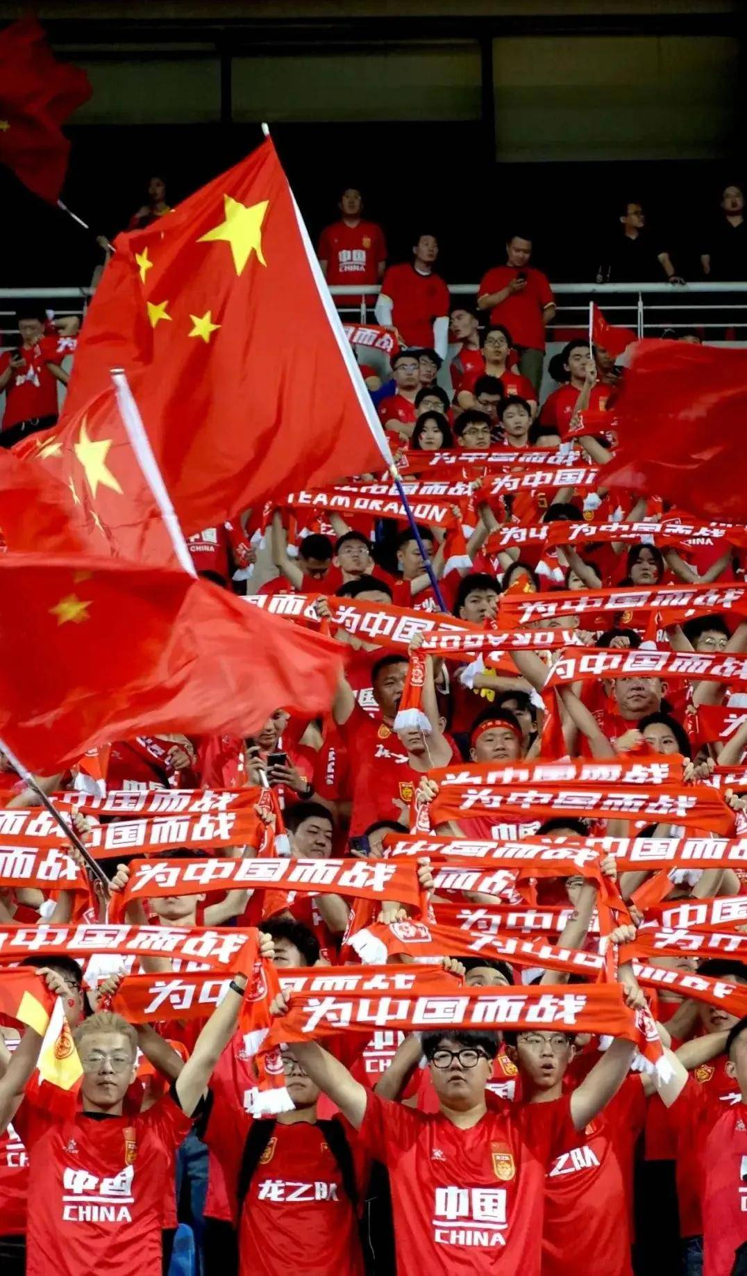 关于热血澎湃的足球赛事掀起一波又一波热潮的信息