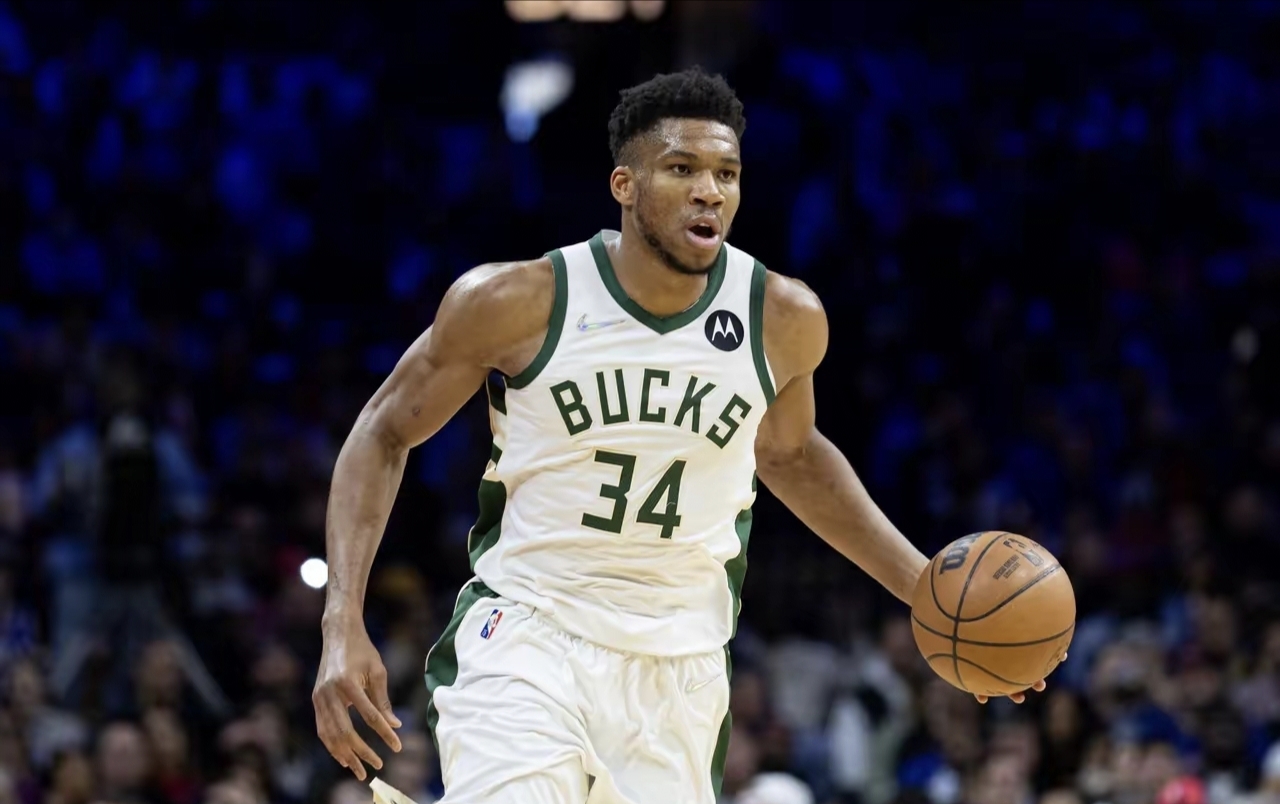 雄鹿球星连续三场砍下30+得分