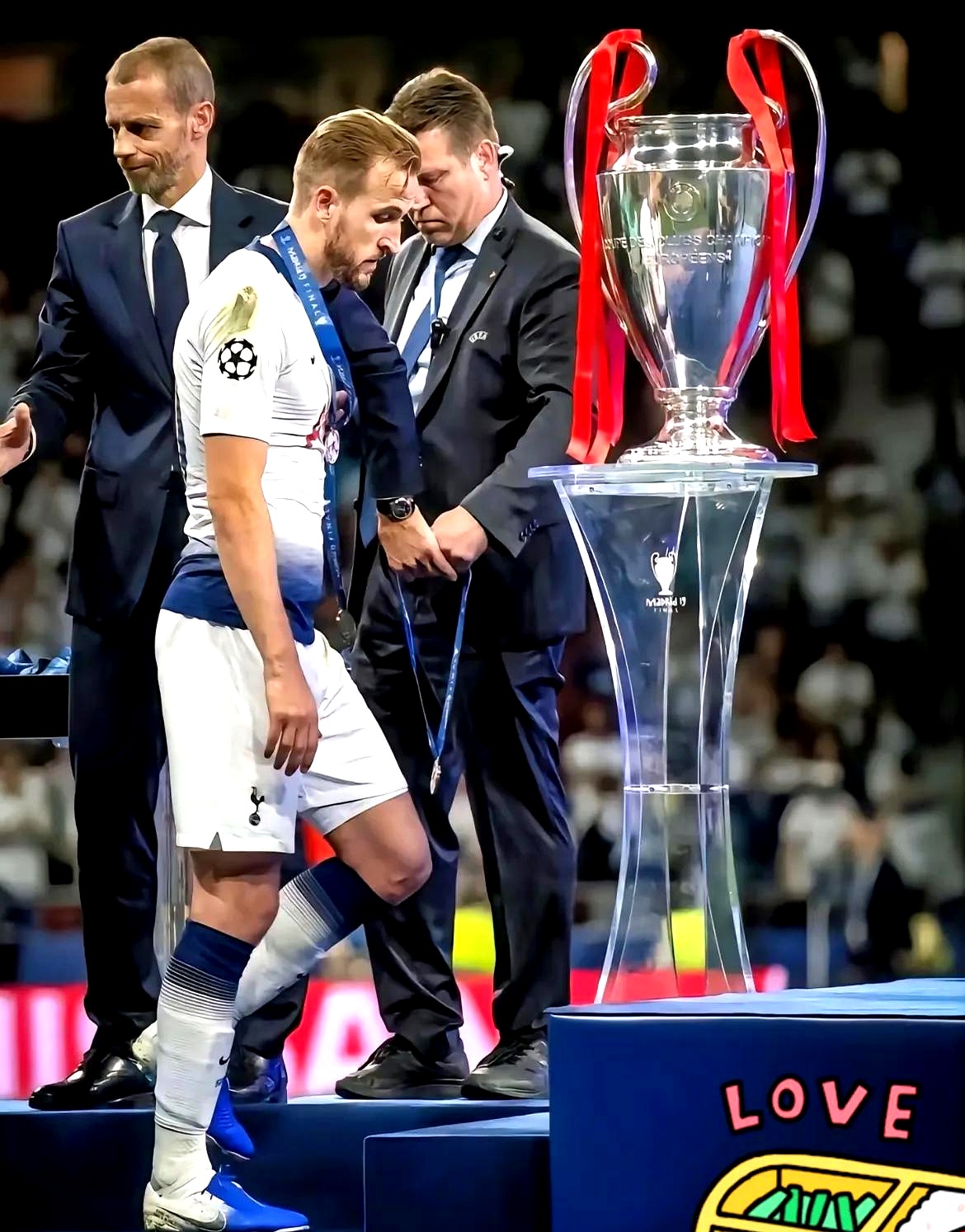 利物浦战胜拜仁，英超球队展现实力