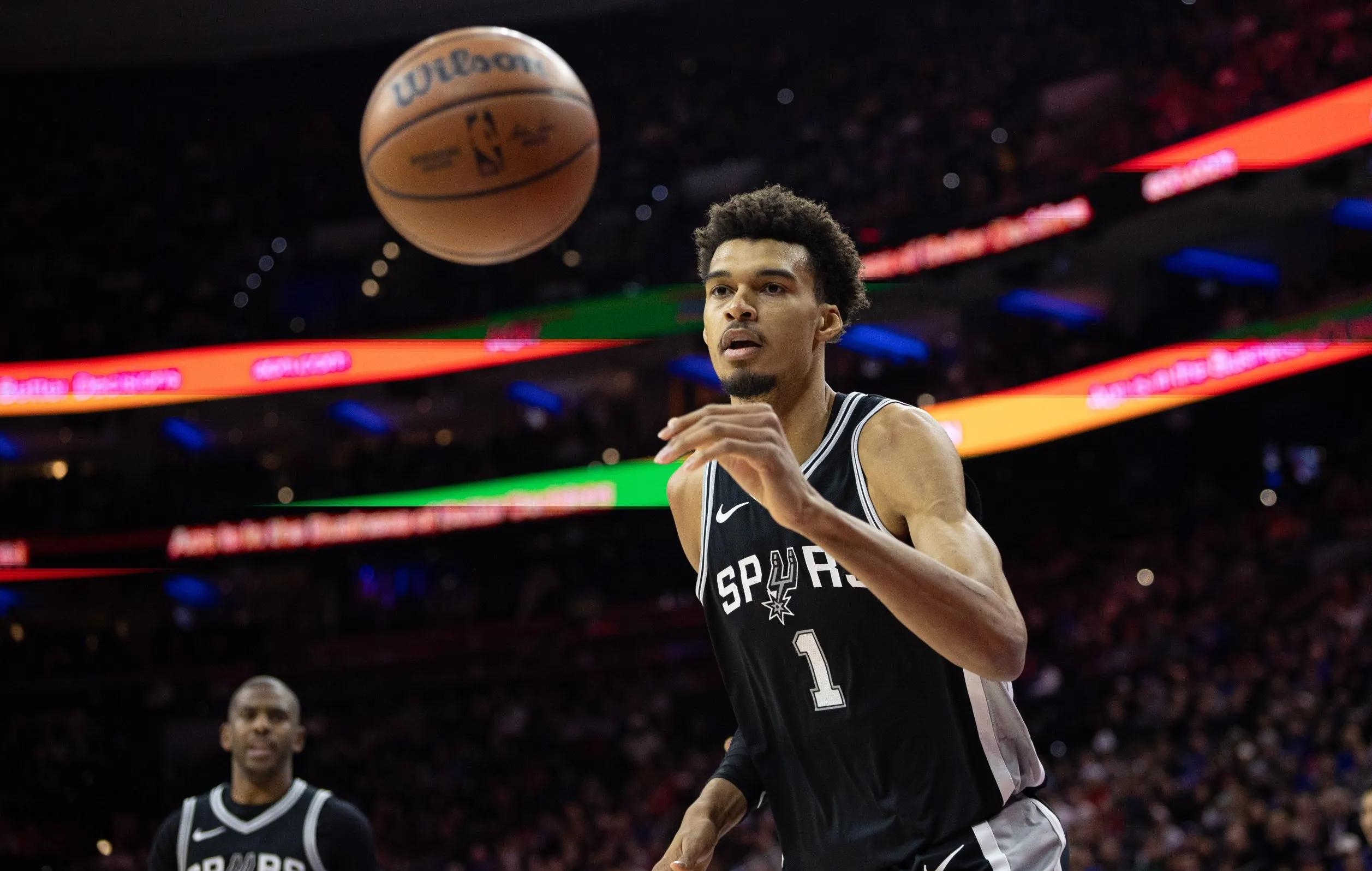 马刺横扫浙江队,福克斯点燃赛场的简单介绍 马刺横扫浙江队,福克斯点燃赛场的简单介绍